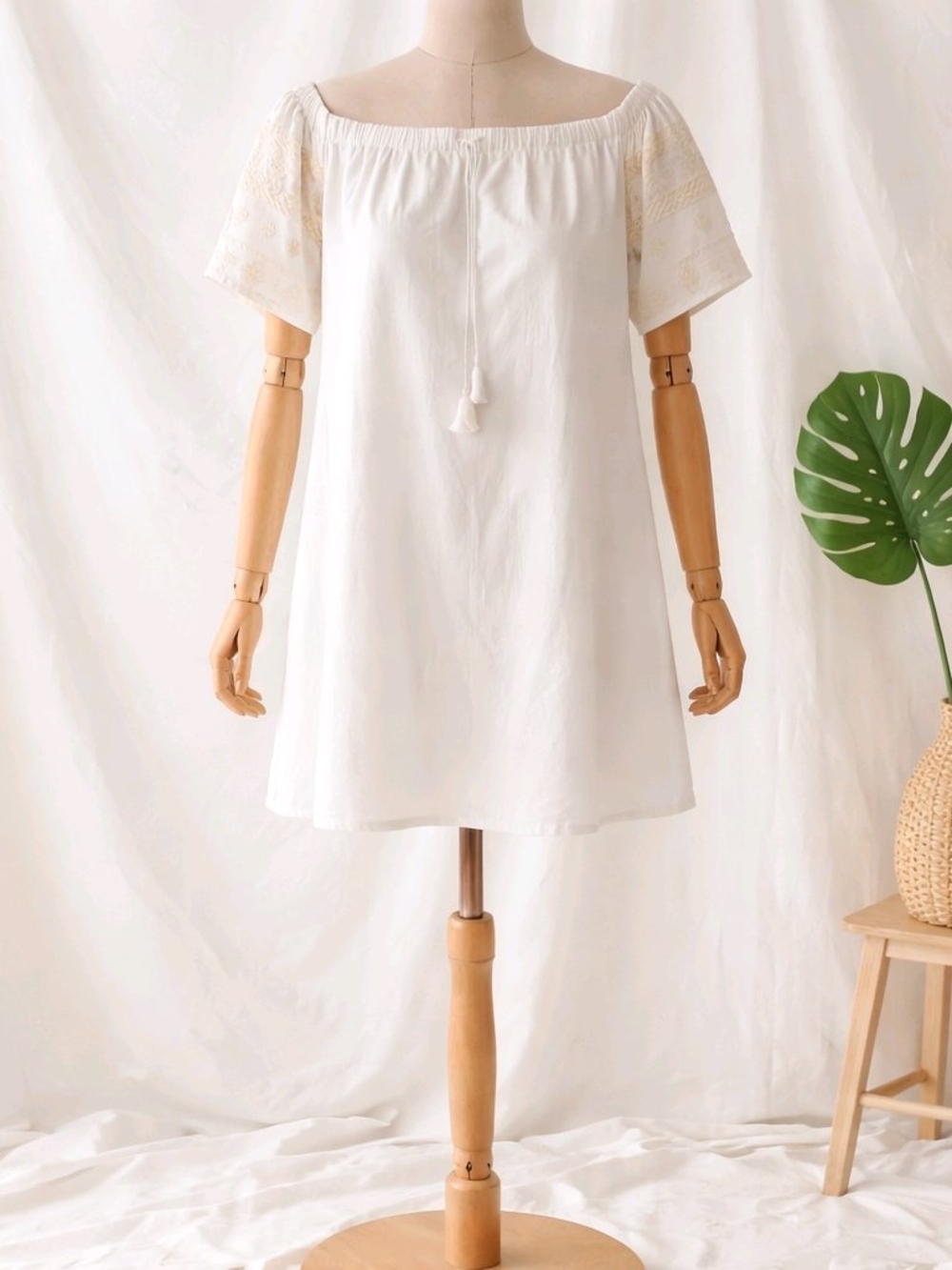 OLD NAVY White Embroidered Sleeve Off-The-Shoulder Boho Tassel Dress (Lined) S